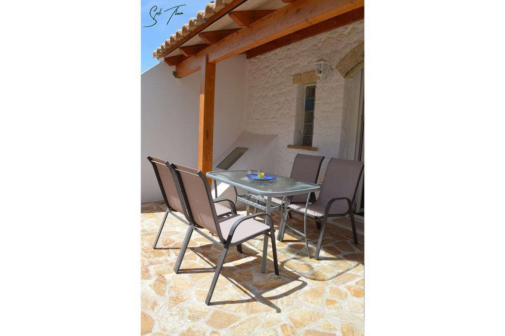 Spiti Thea Apartment Makrádes Exterior foto